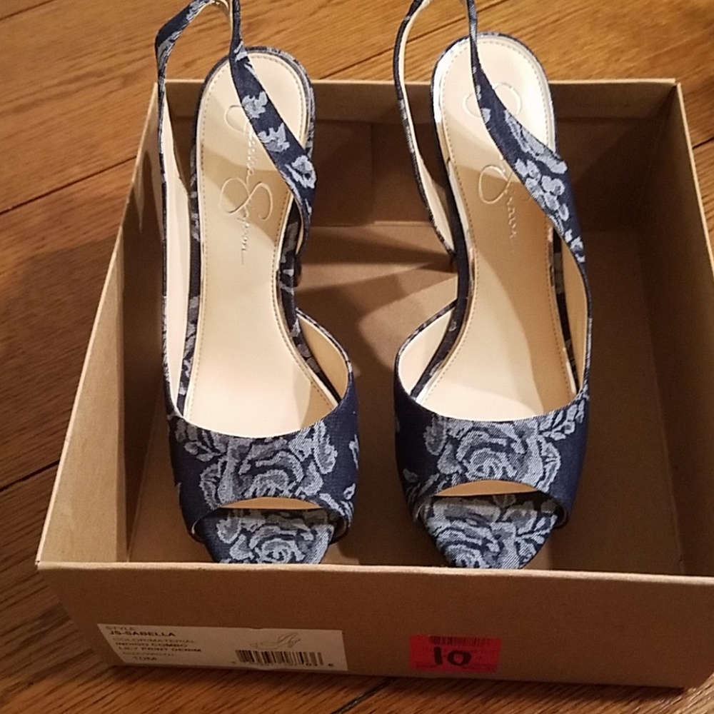 Beautiful Embroidery Slingbacks😍😍